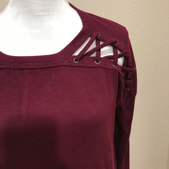 Pretty Wine colored top - Picture 4 of 5